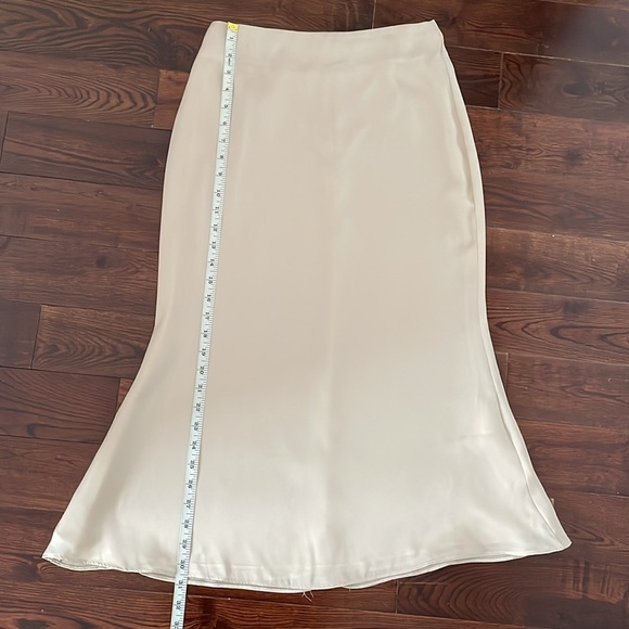 Slip style midi skirt - Picture 3 of 7